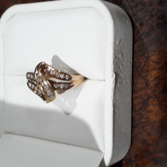 10 k yellow gold free-form diamond ring - Picture 2 of 6